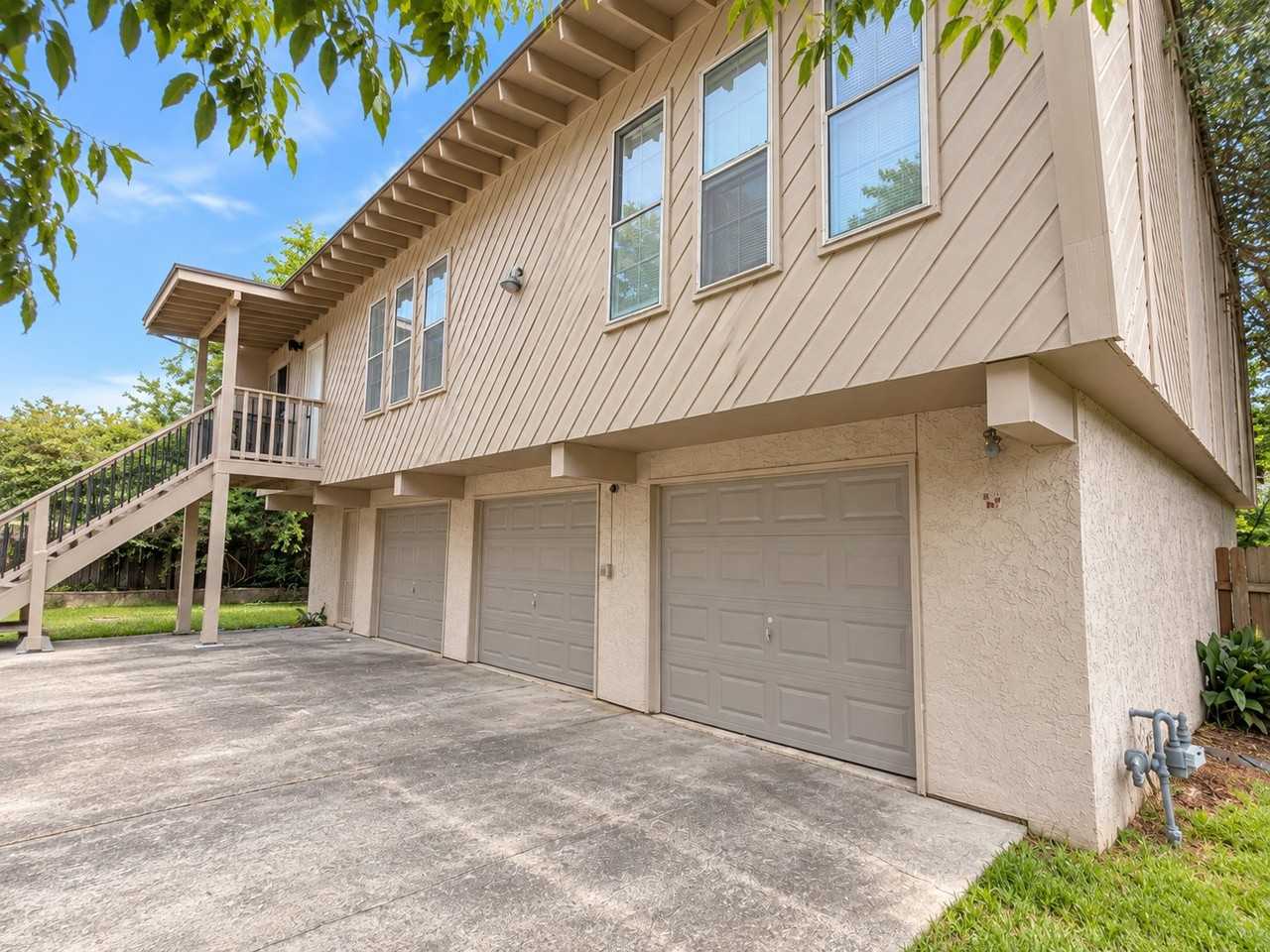 2305 Lazy Lake Dr - Photo 3 of 17