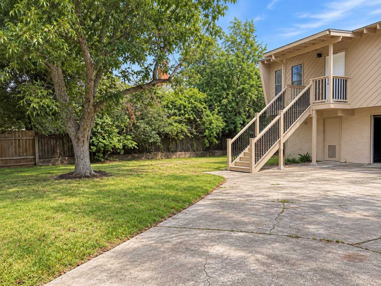 2305 Lazy Lake Dr - Photo 4 of 17