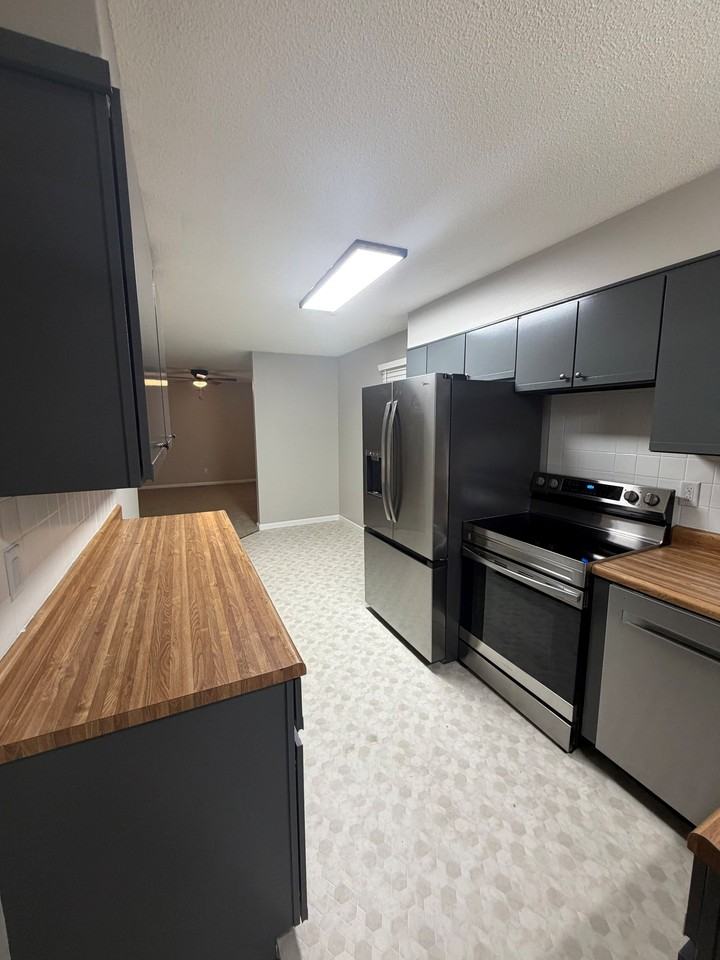 8737 N Grand Ave - Photo 2 of 2