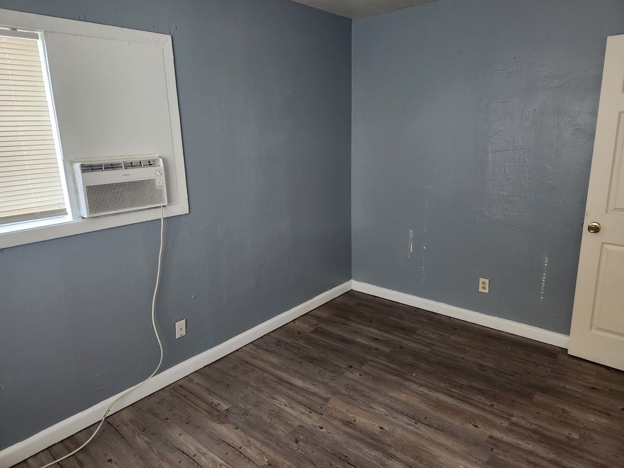 4402 Waters Pl - Photo 4 of 7
