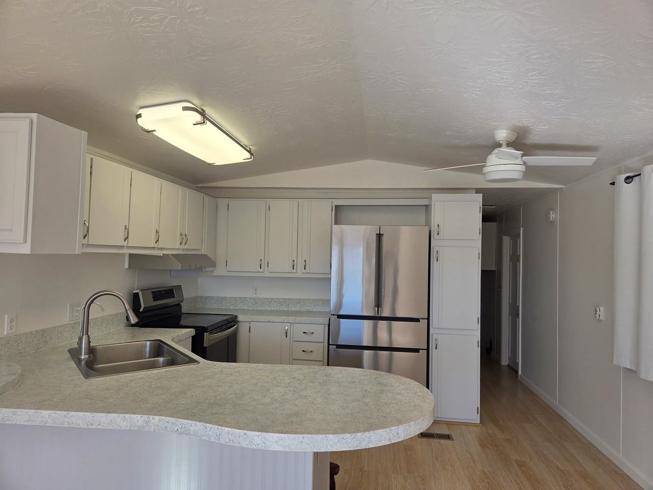 340 S Guernsey Ave - Photo 5 of 9