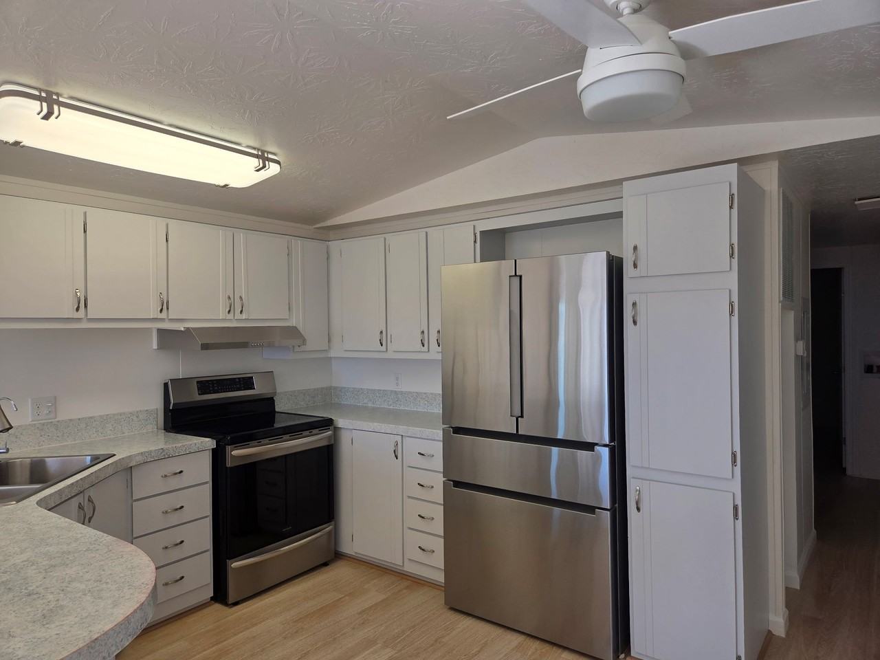 340 S Guernsey Ave - Photo 6 of 9