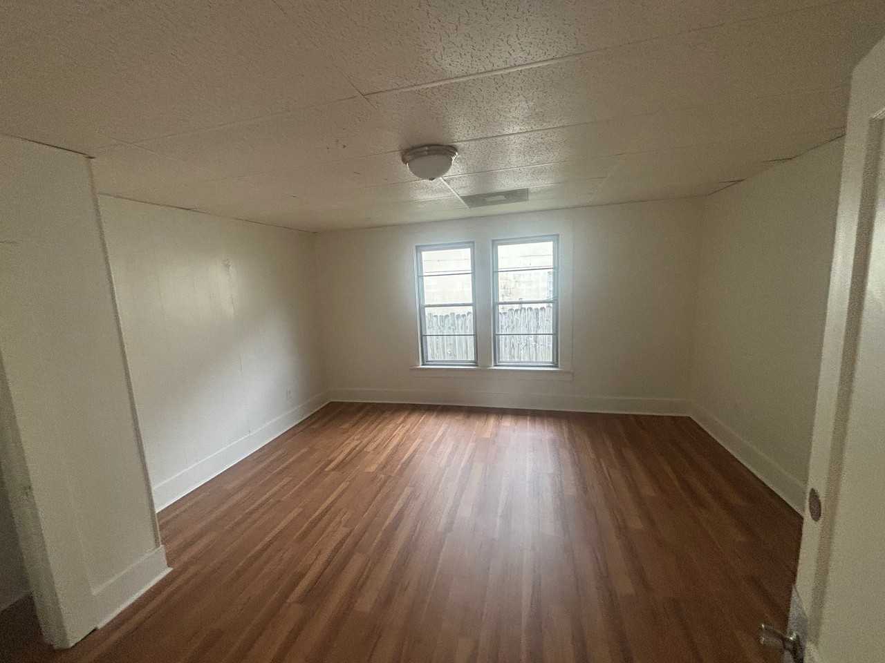 2805 34th Ave N - Photo 4 of 12