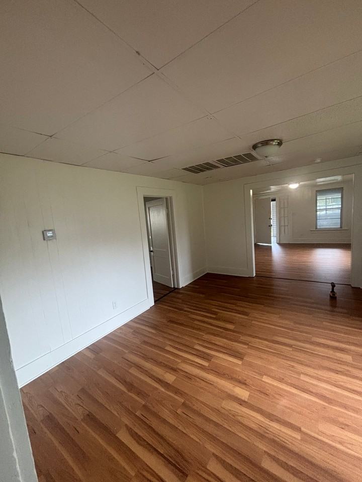 2805 34th Ave N - Photo 5 of 12