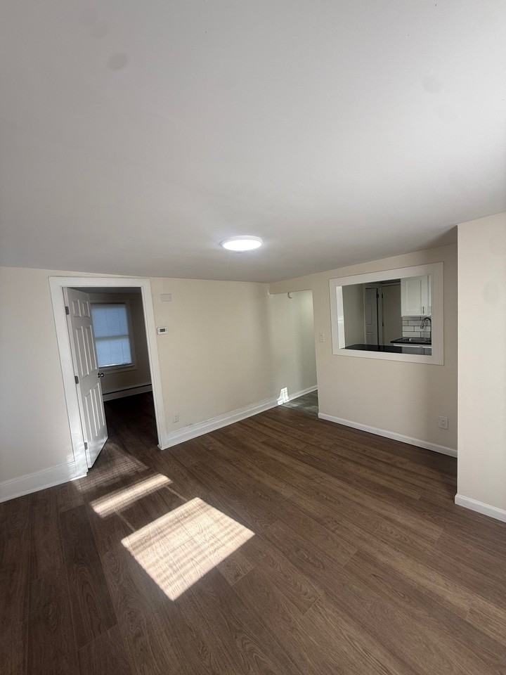 557 Main St #7 - Photo 3 of 9