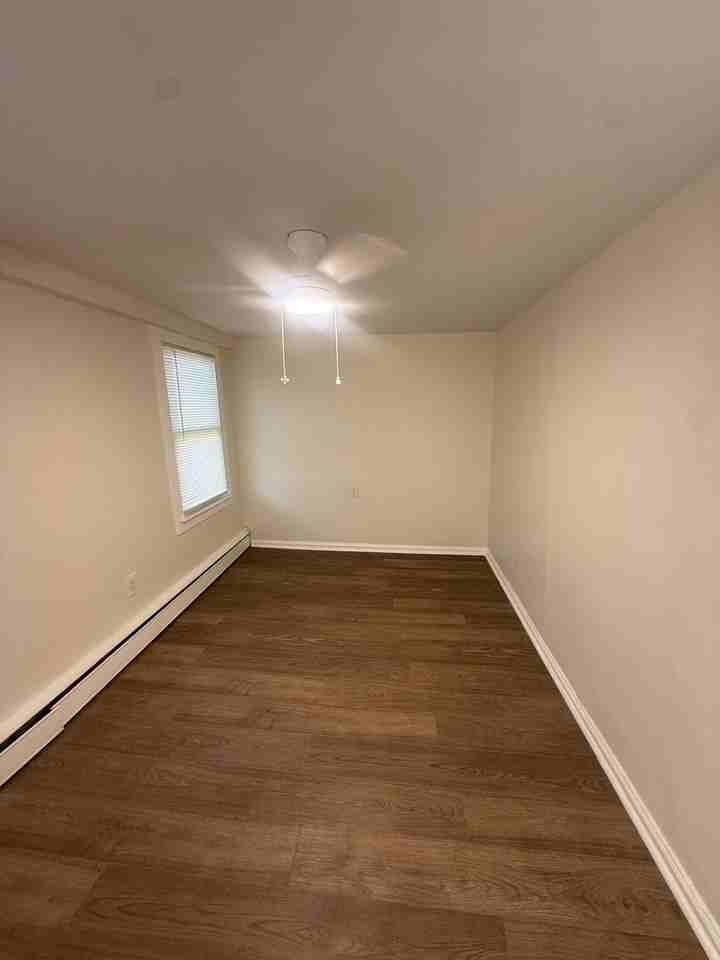 557 Main St #7 - Photo 5 of 9