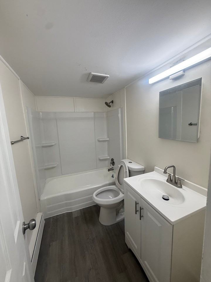 557 Main St #7 - Photo 7 of 9