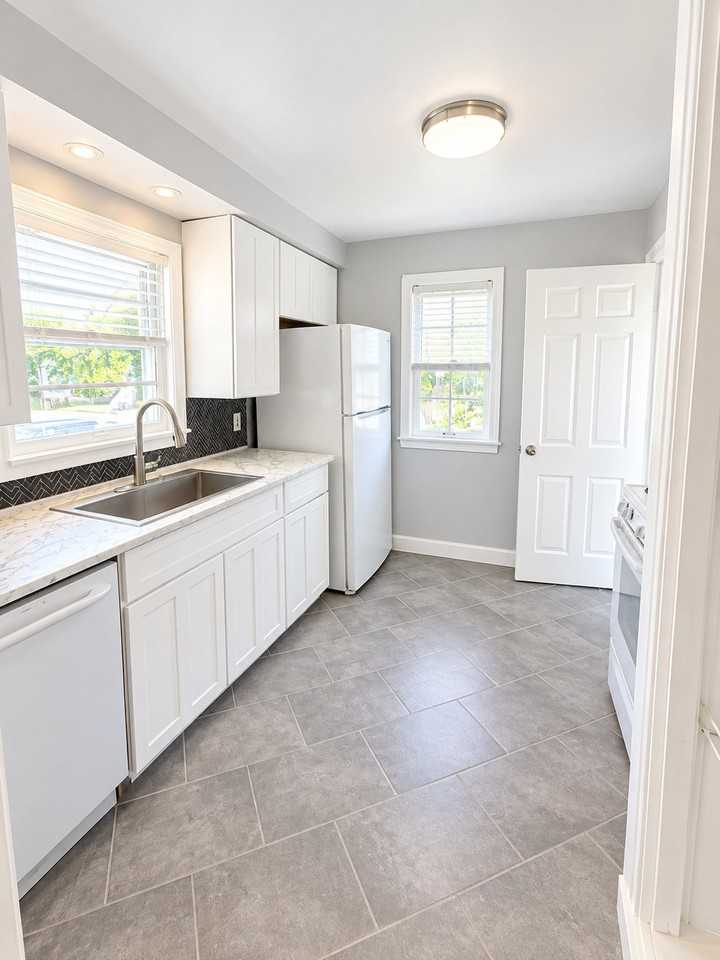 21202 Gardenview Dr - Photo 2 of 9