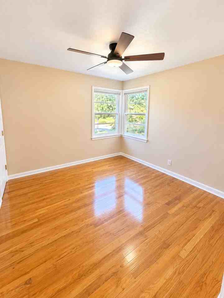 21202 Gardenview Dr - Photo 3 of 9