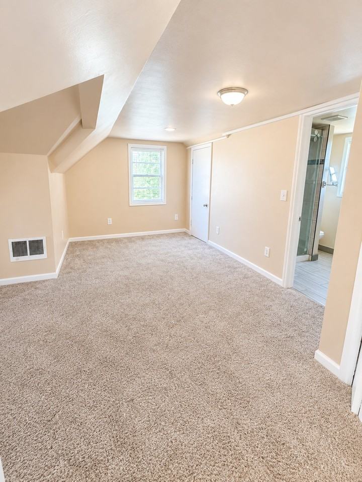 21202 Gardenview Dr - Photo 5 of 9
