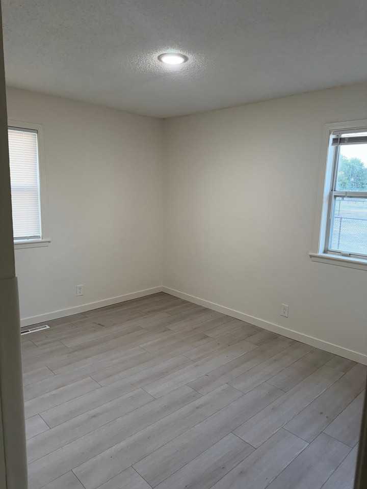 1613 E Del Mar St - Photo 3 of 10