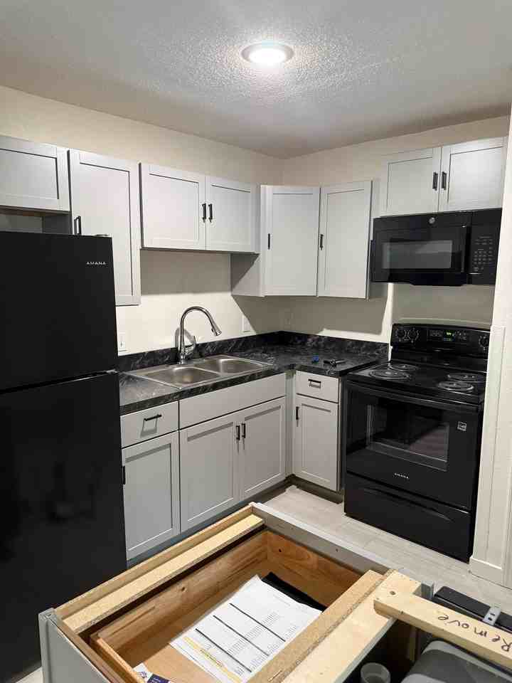1613 E Del Mar St - Photo 7 of 10