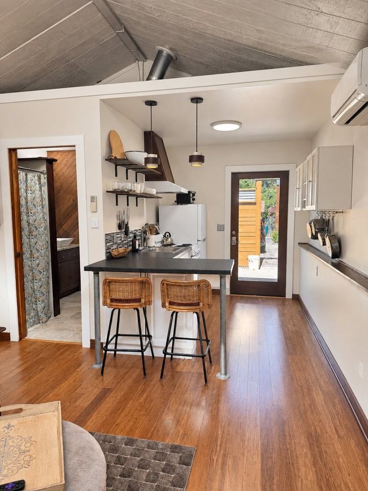 1704 Parker St - Photo 2 of 14