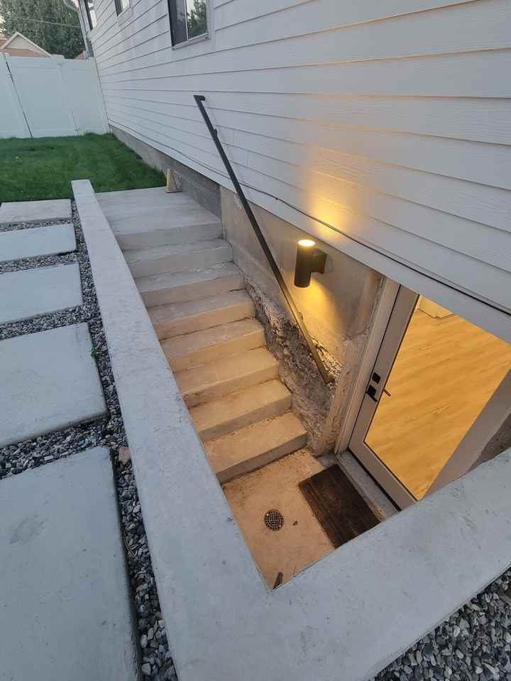 313 E Elm St #2 - Photo 3 of 11