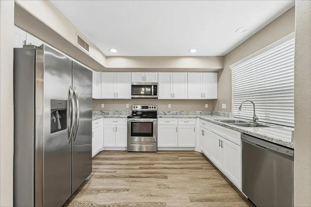 12655 W Orange Dr - Photo 4 of 15