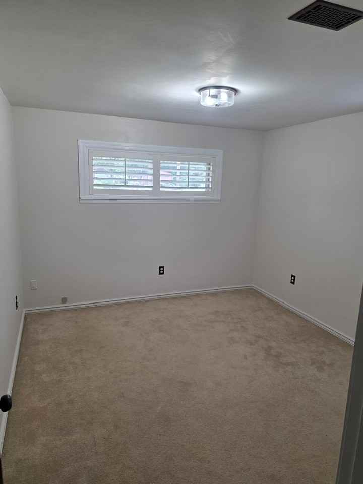 318 Powell Dr - Photo 2 of 26