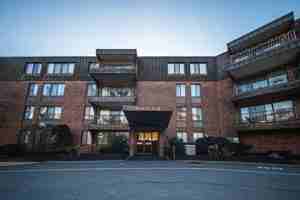 featured image of 1002 Paradise Rd #1C