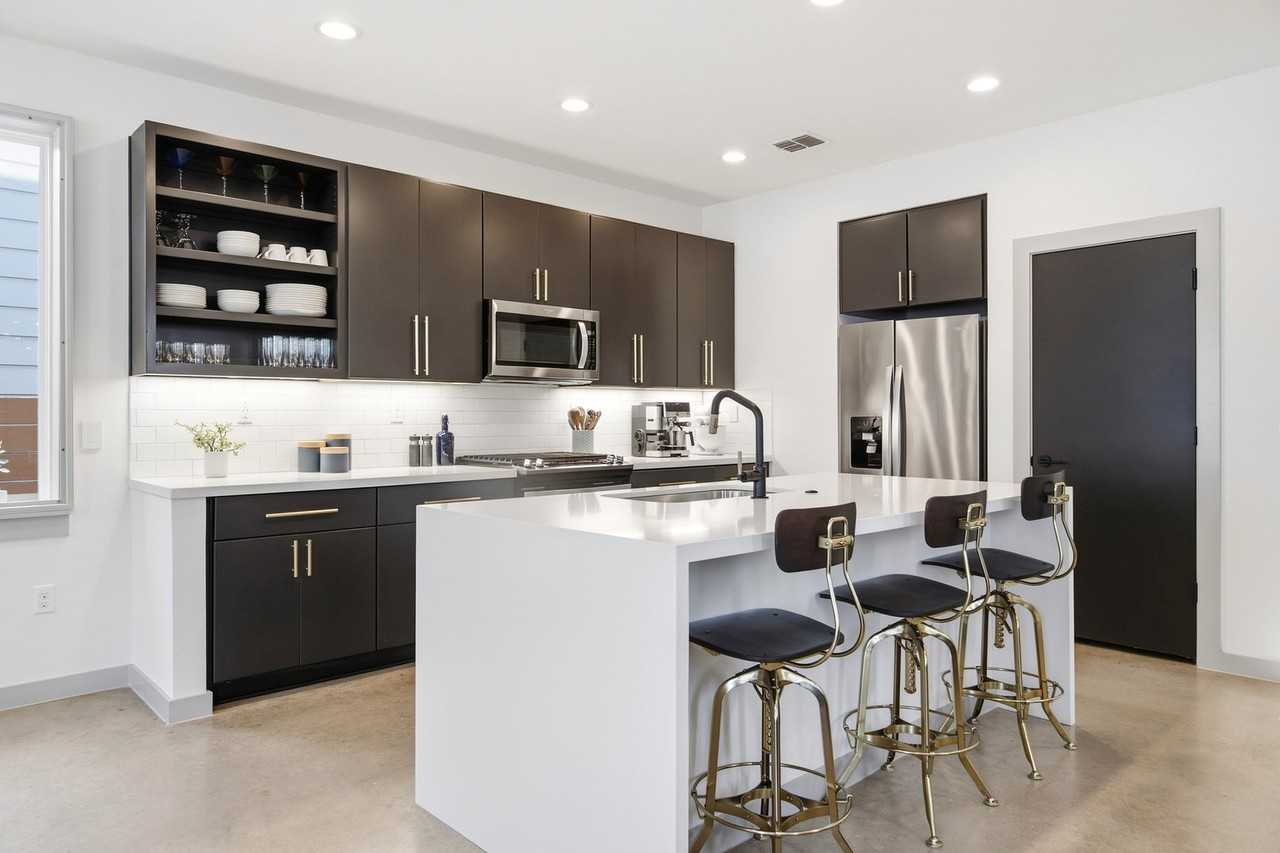 4020 Airport Blvd #3 - Photo 4 of 20