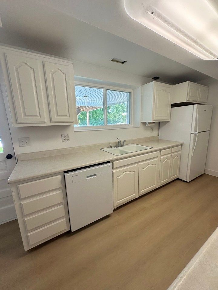 270 S Edgehill Dr - Photo 2 of 18