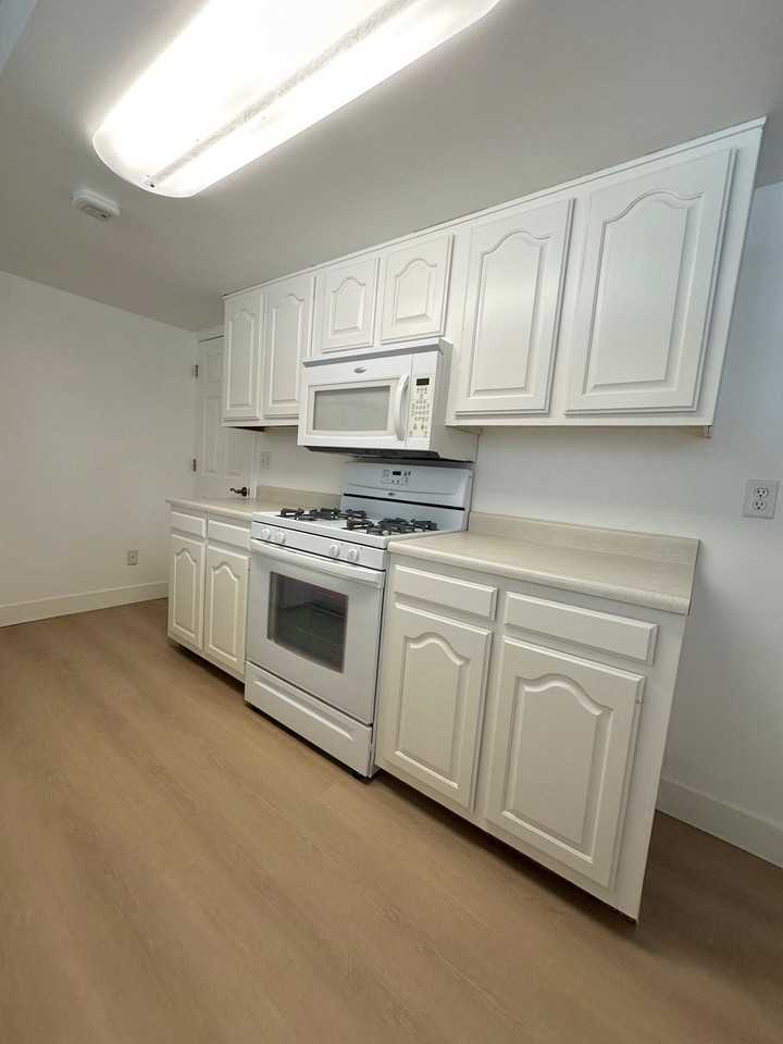 270 S Edgehill Dr - Photo 3 of 18