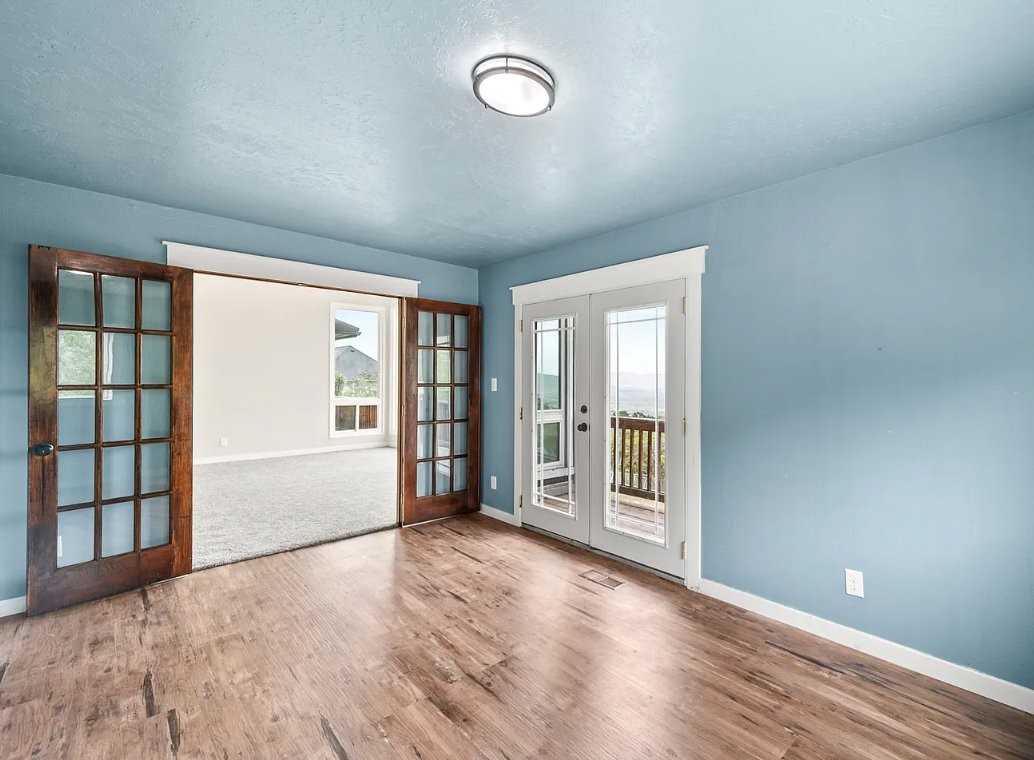 140 E Spring Dr - Photo 6 of 15