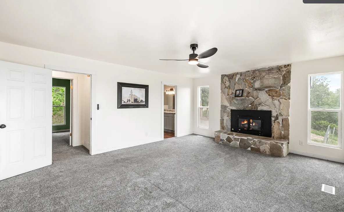 140 E Spring Dr - Photo 7 of 15