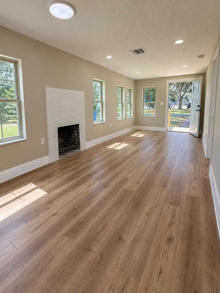 1124 California Ave - Photo 2 of 15