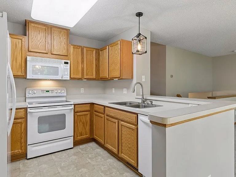 2085 Saint Johns Ct - Photo 4 of 18