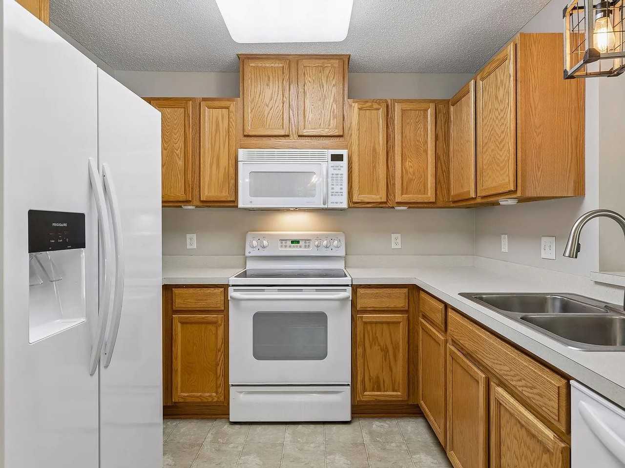 2085 Saint Johns Ct - Photo 6 of 18