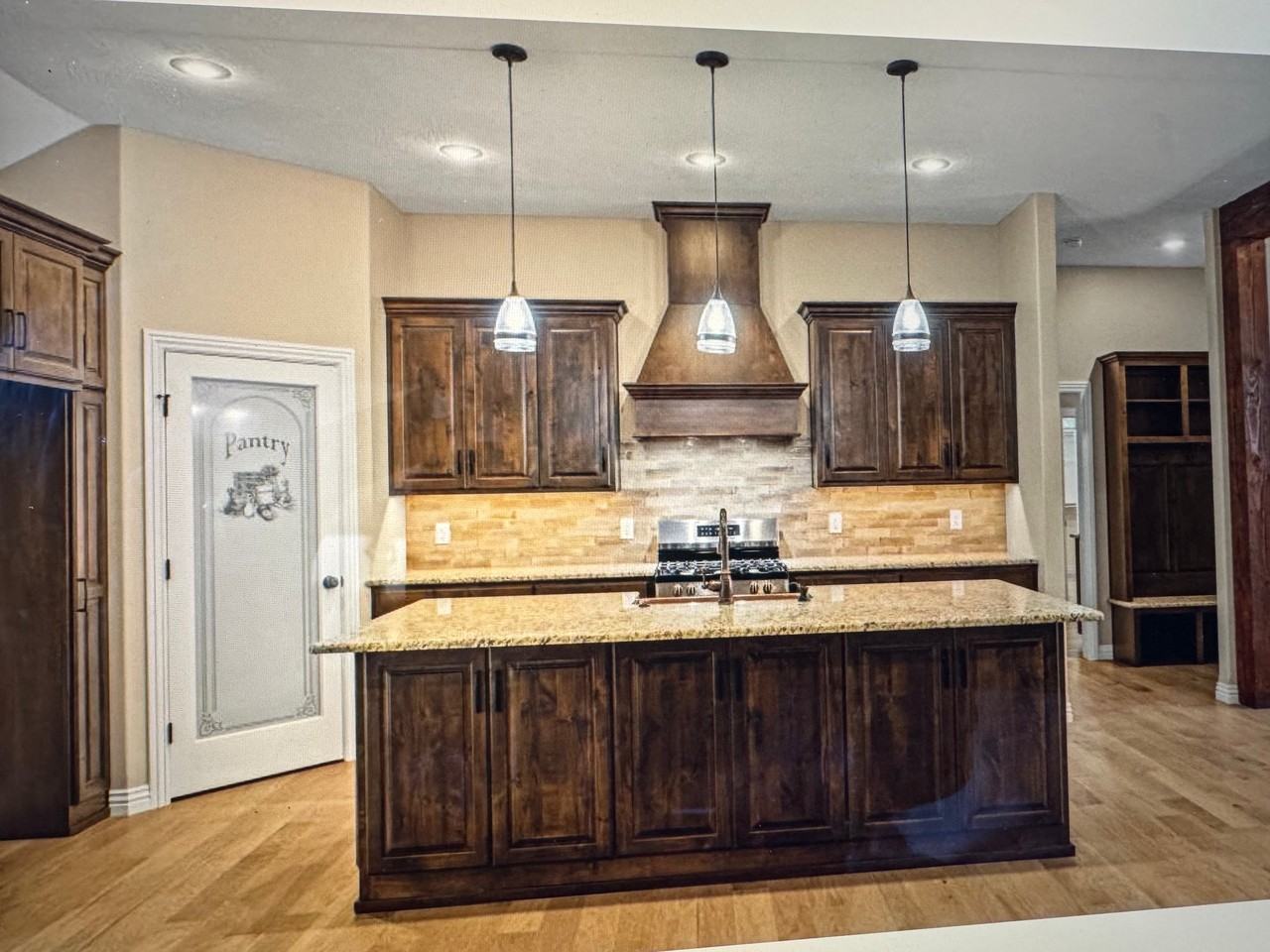 104 W Aven Ave - Photo 6 of 13