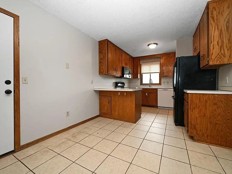 11124 Drake St Nw - Photo 4 of 20
