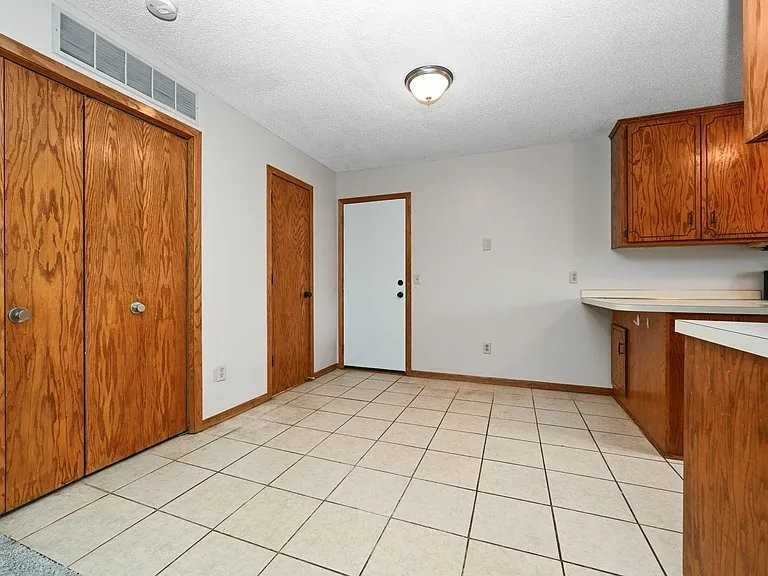 11124 Drake St Nw - Photo 5 of 20