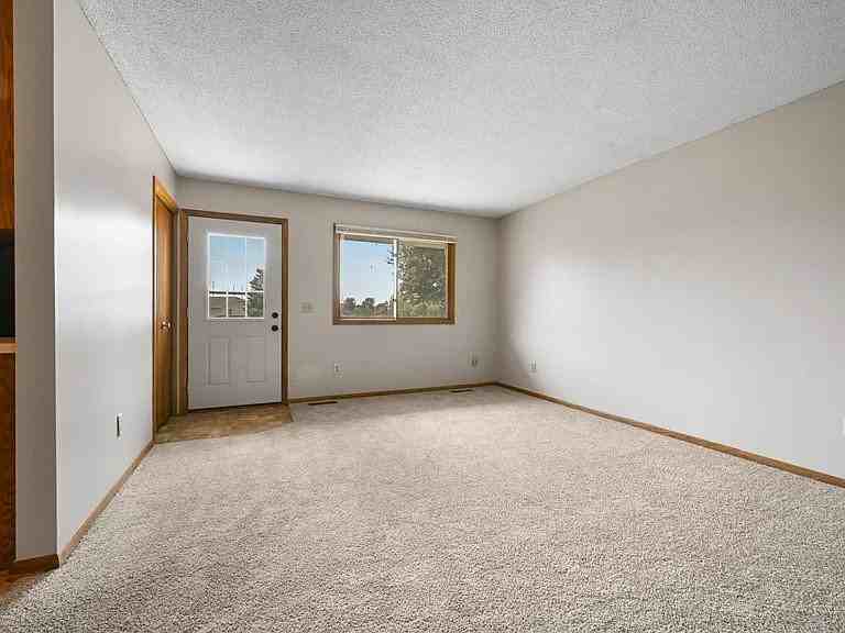 11124 Drake St Nw - Photo 6 of 20