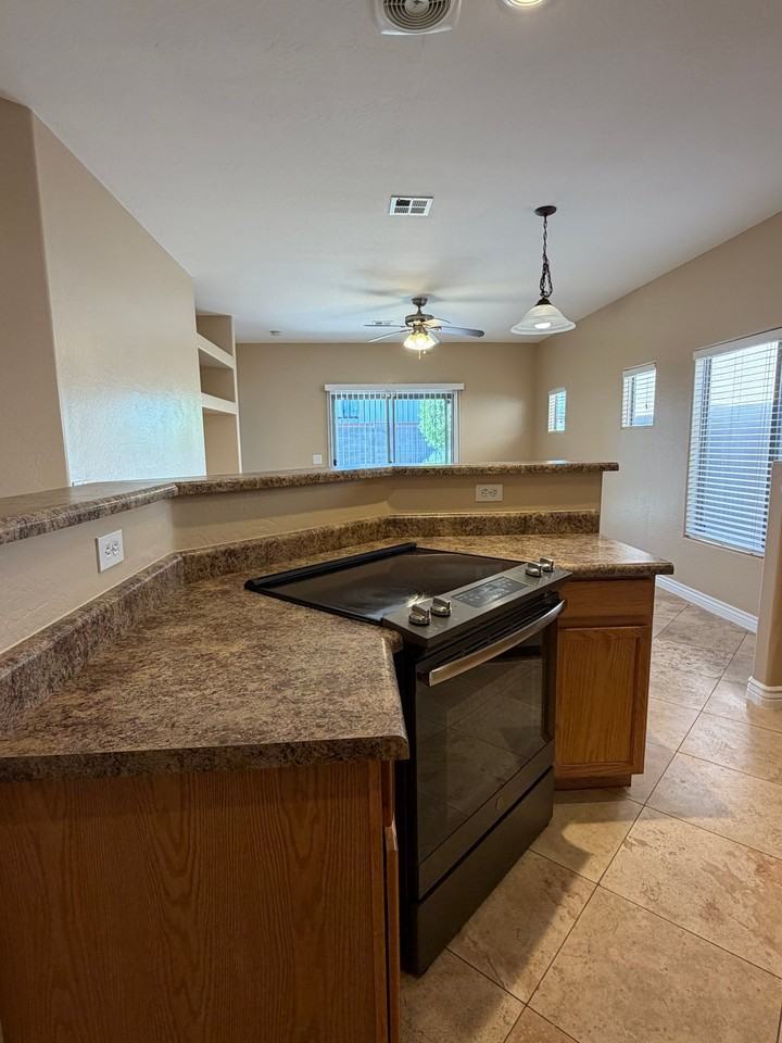3039 E Kings Ave - Photo 5 of 20