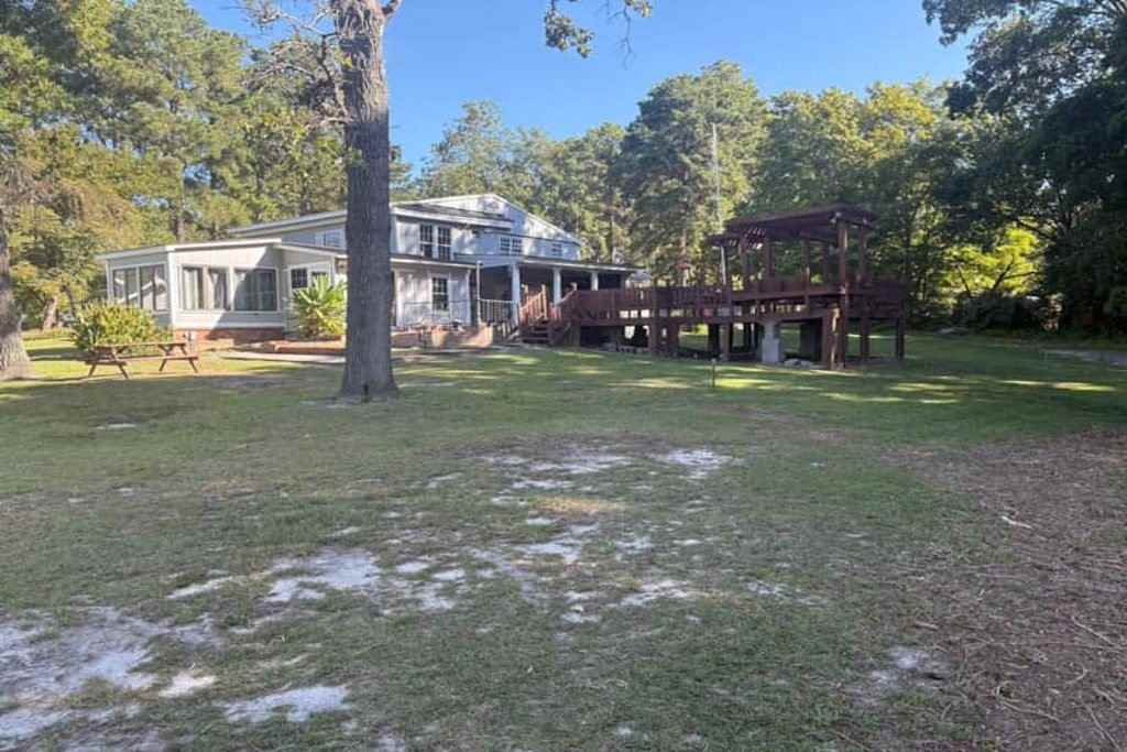 1014 Sailclub Rd - Photo 2 of 17