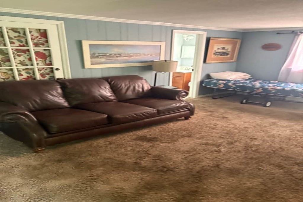 1014 Sailclub Rd - Photo 4 of 17