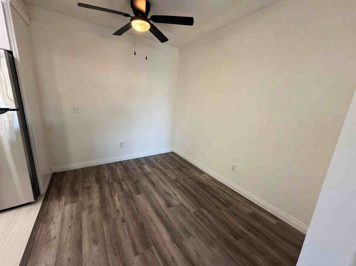 214 Woodland Pkwy #101 - Photo 3 of 19