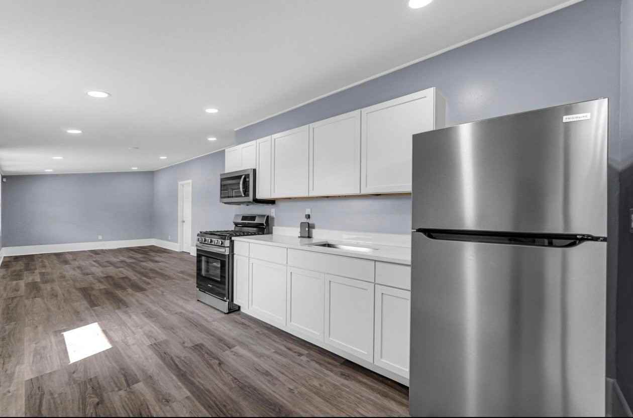 2101 Chase St - Photo 3 of 15