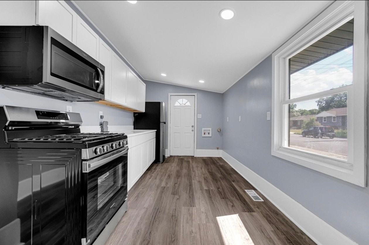 2101 Chase St - Photo 4 of 15