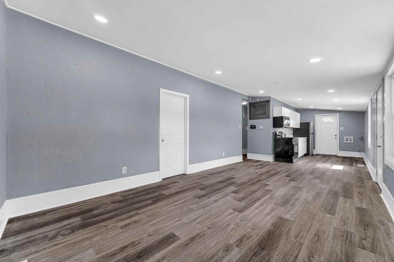 2101 Chase St - Photo 6 of 15
