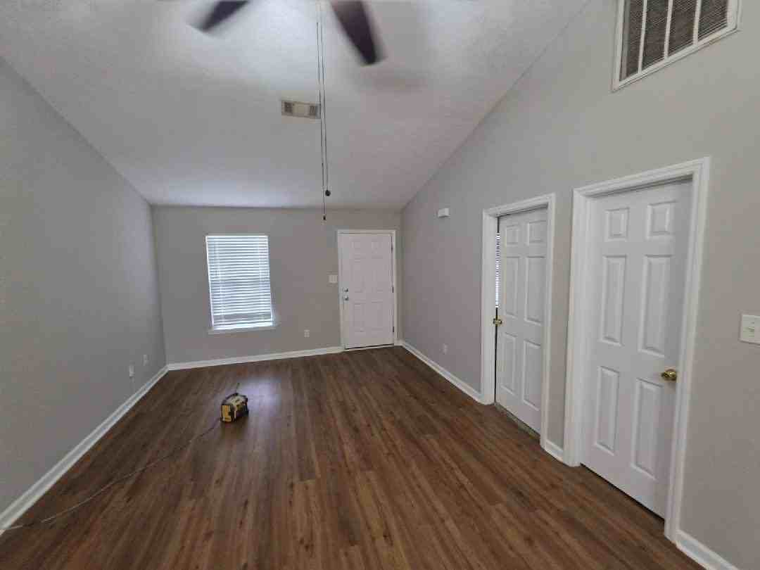 408 Newhaven Ct - Photo 3 of 15