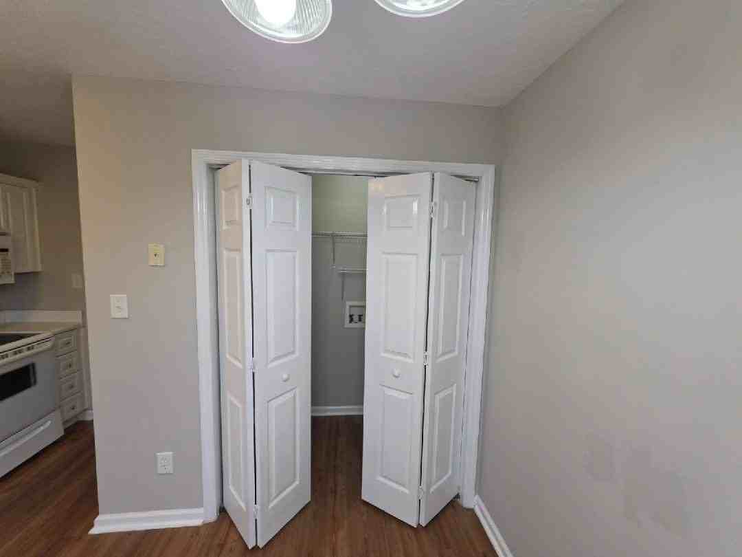 408 Newhaven Ct - Photo 5 of 15