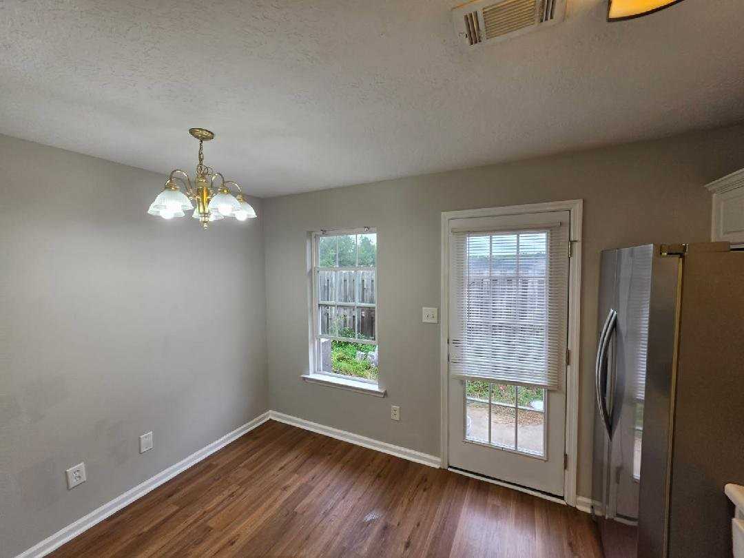 408 Newhaven Ct - Photo 6 of 15