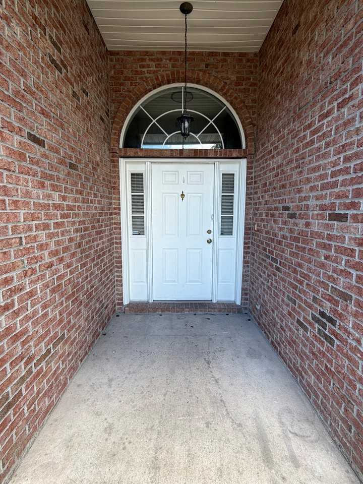 13774 Danforth Dr S - Photo 4 of 26