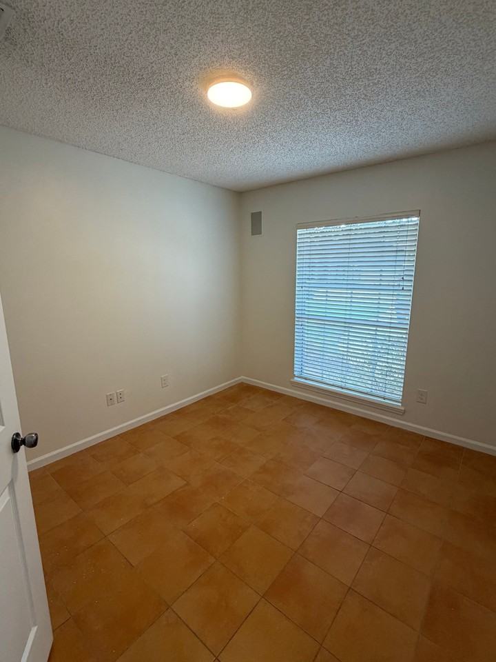 13774 Danforth Dr S - Photo 6 of 26