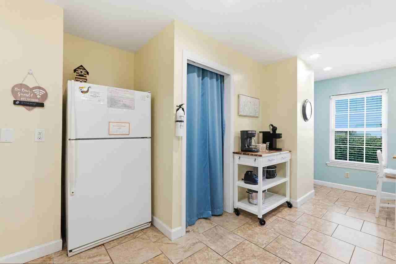 907 8th St #A - Photo 5 of 16