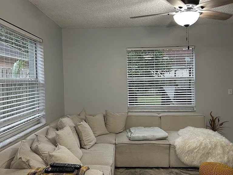 9972 Dean Oaks Ct - Photo 5 of 19