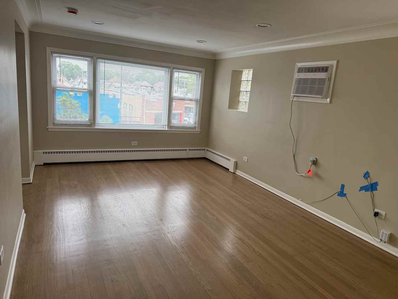 5913 W Addison St - Photo 3 of 10