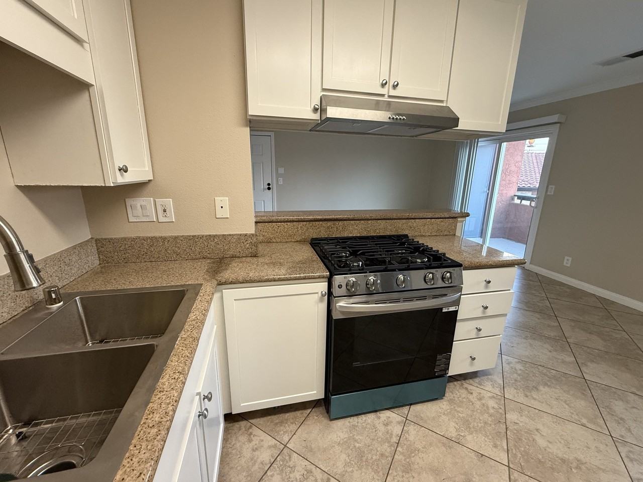 101 S Spruce St - Photo 3 of 20