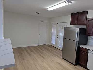 1242 W 9th St - Photo 5 of 18
